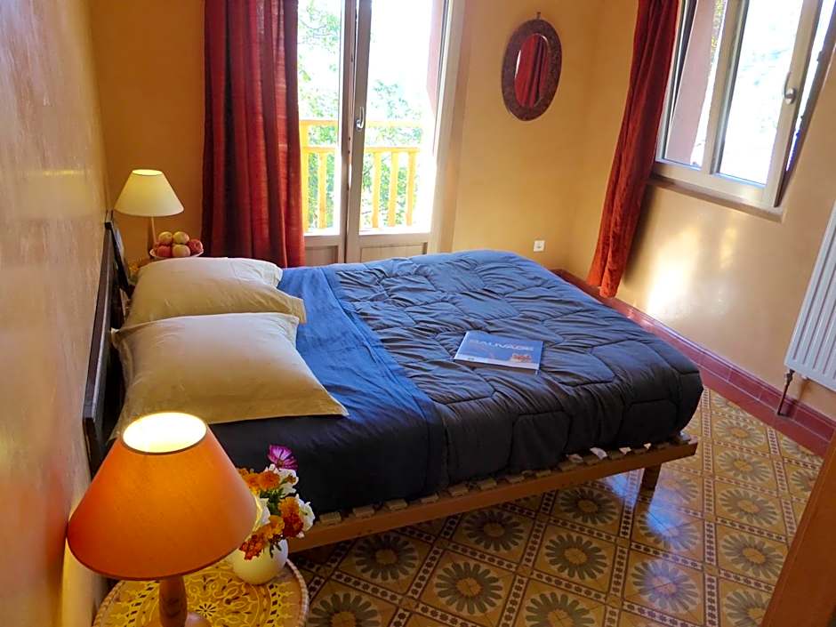 Eco-hôtel et Yourtes du Mercantour