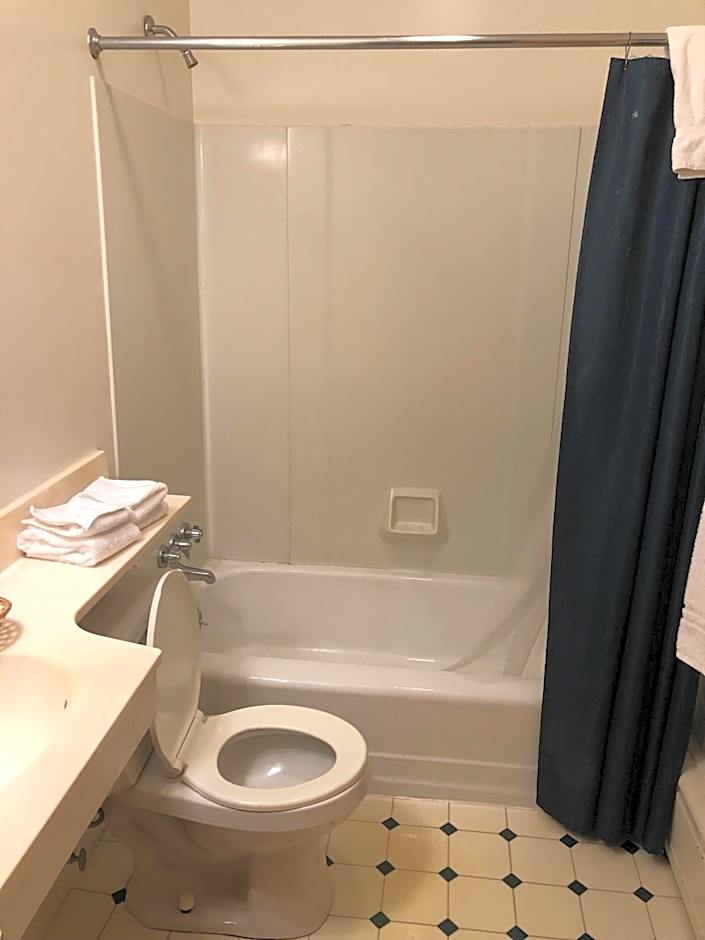 Sara Placid Inn & Suites