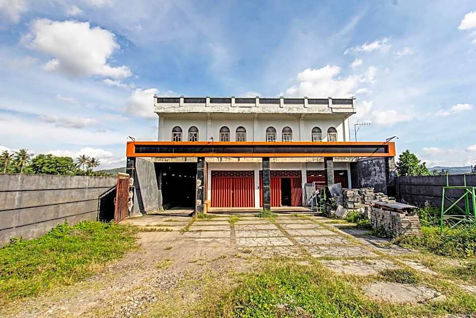 OYO 91739 Ayu Bypass MansionNearBundaran Gerung