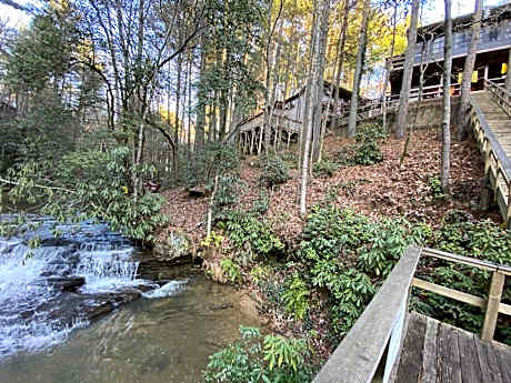 Cascades Inn