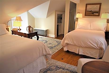 Queen Suite with Double Bed
