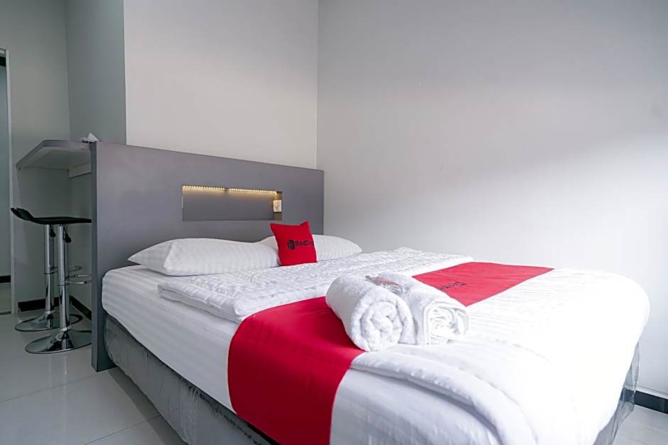 RedDoorz Plus Syariah @ Jalan Endro Suratmin Lampung