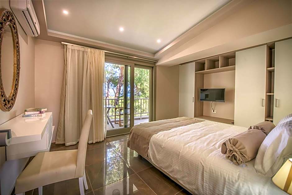 Koukounaria Hotel & Suites