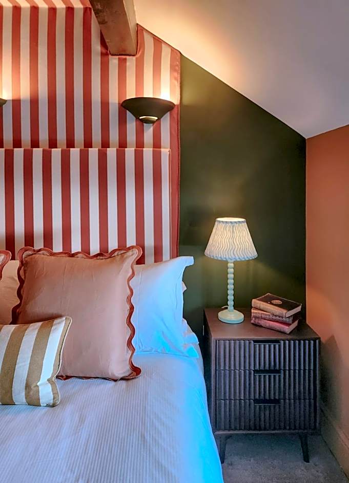 The Hare & Hounds Inn