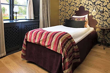 Single Room with Private Bathroom