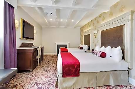 2 Queen Bed Deluxe Room