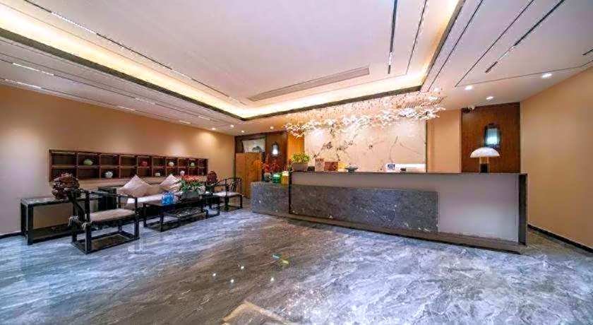 IU Hotels· Lanzhou Xike Station Huanghelou Branch