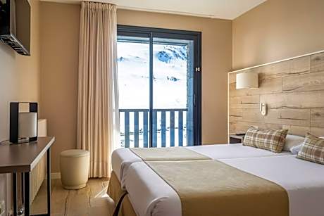 Triple Room (2 Adults + 1 Child)