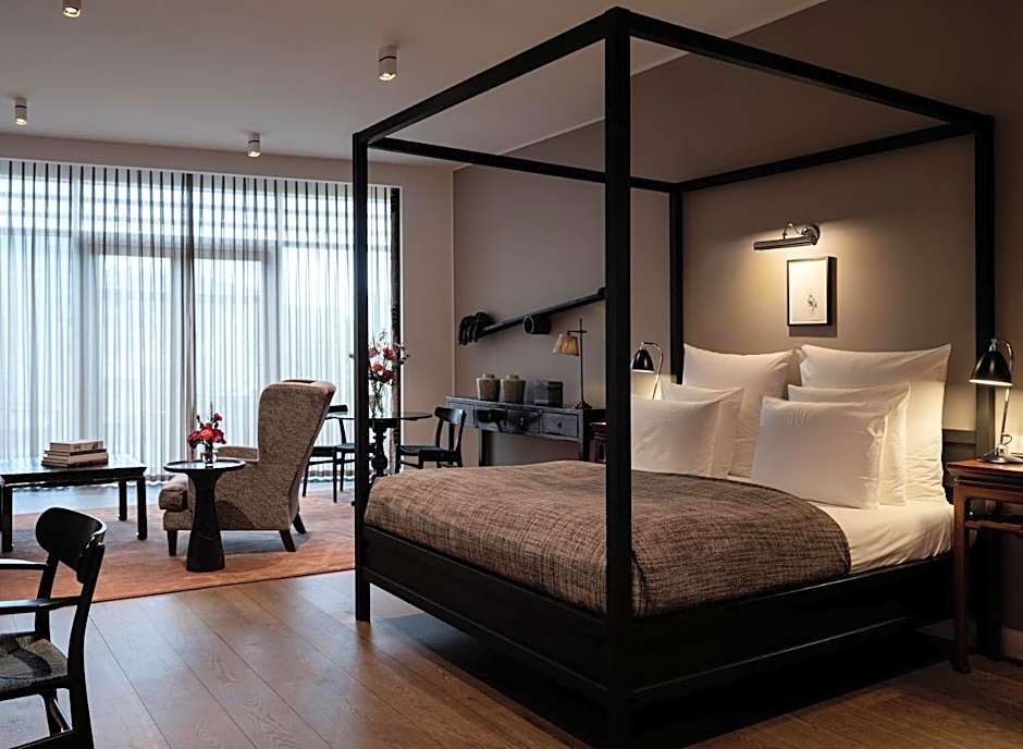 Photo 1 of 5 of Suite