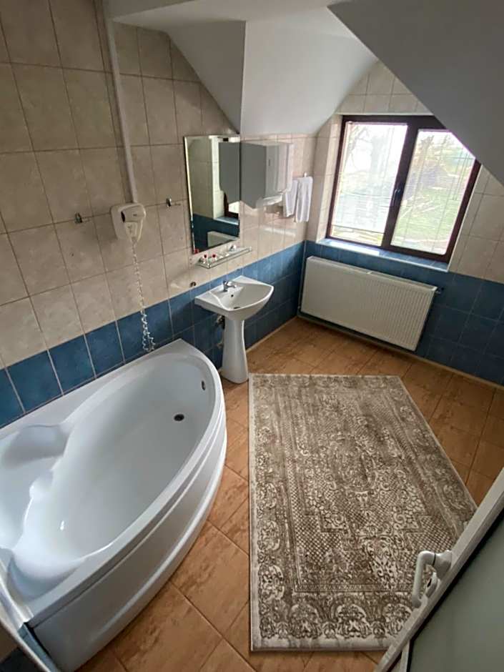 HANUL PESCARILOR Mila 23