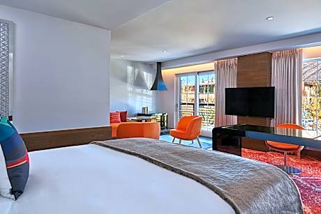 Premium Studio King, Studio Suite, 1 King, Balcony