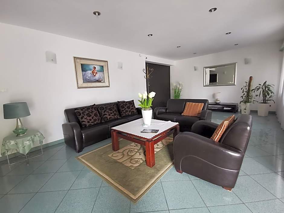 Zieliniec Poznań B&B