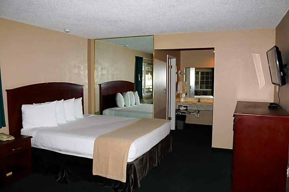 Bluelake Inn @ Heavenly Village