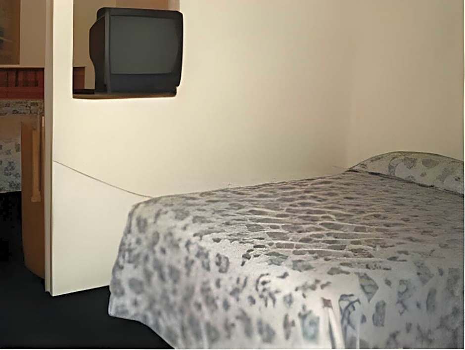 Colonade Motel Suites