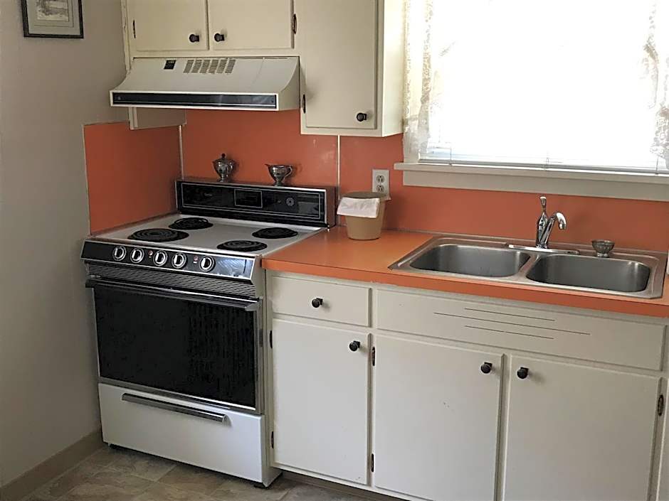 Simmons Motel and Suites