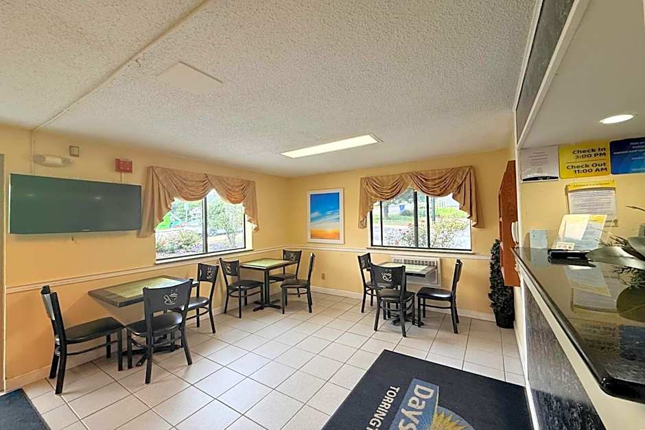 Days Inn by Wyndham Torrington