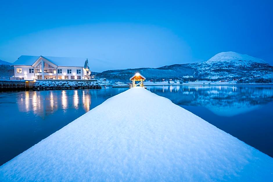 Senja Fjordhotell and Apartments