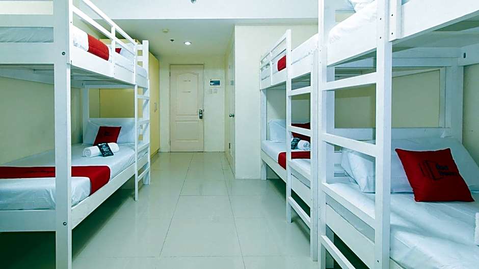 RedDoorz @ Insular Square Mandaue City