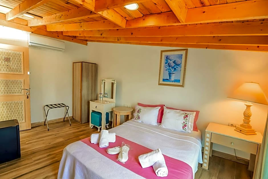 Alacati Asmali Konak Hotel