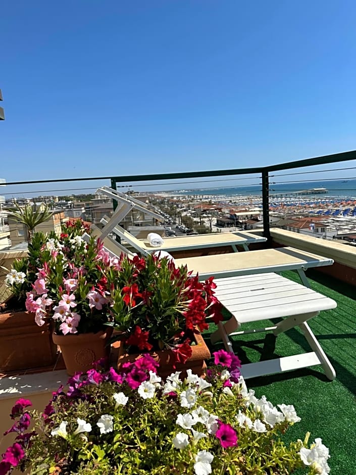 Piccadilly Penthouse with Jacuzzi