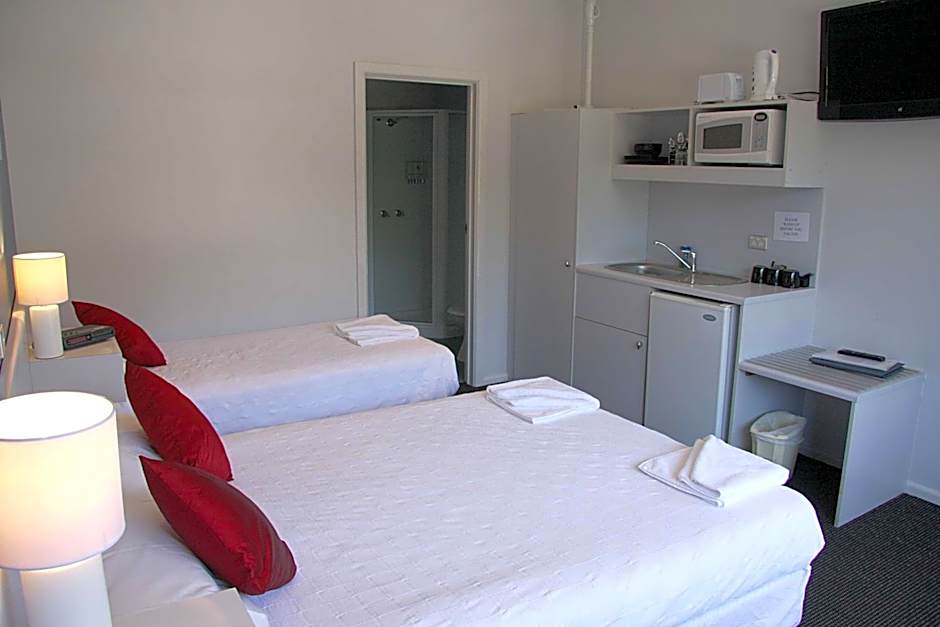 Waterfront Lodge Motel