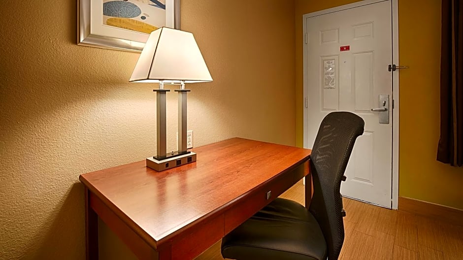  Best Western Salinas Valley Inn & Suites