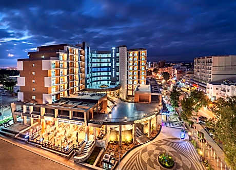 Novel Centre Point Hotel