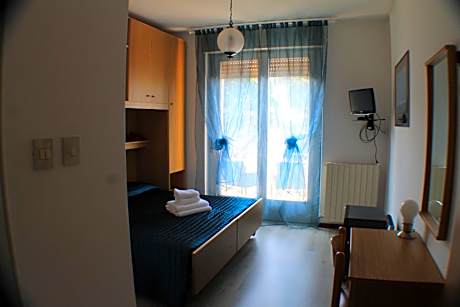 Double or Twin Room with Sea View