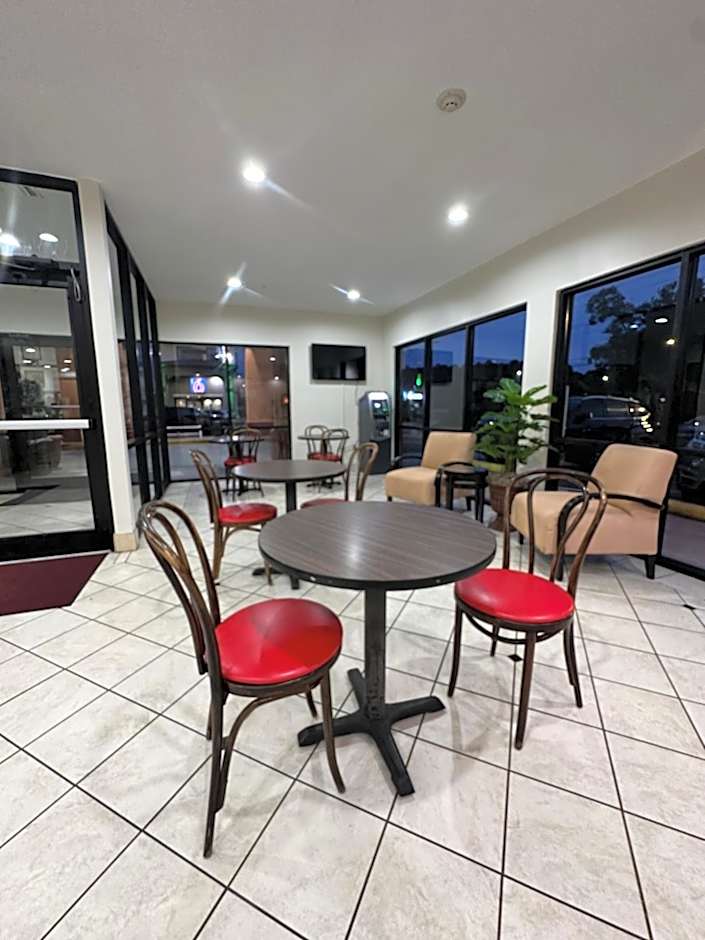 Red Roof Inn & Suites Biloxi - Ocean Springs