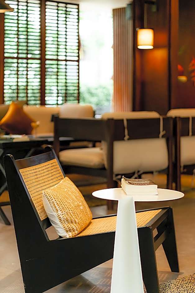 Fourteen Roses Beach Hotel