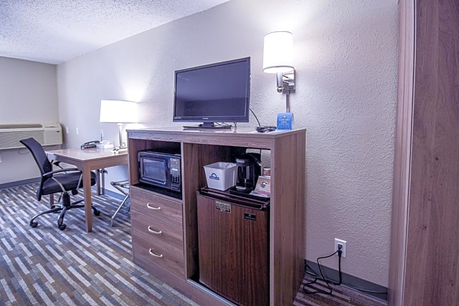 Days Inn & Suites by Wyndham Wisconsin Dells