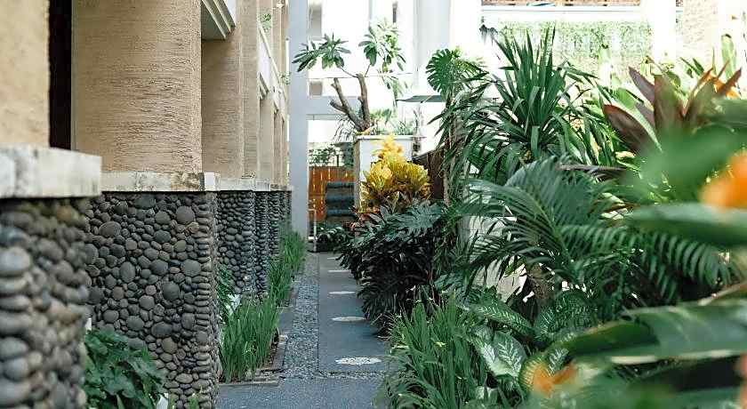 Fourteen Roses Beach Hotel