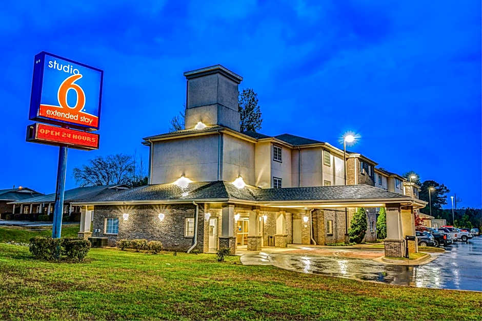 Photo 1 of 29 of Studio 6-Opelika, AL - Auburn Al