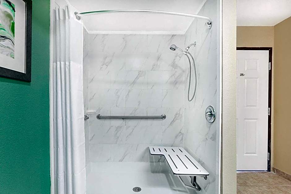 Baymont by Wyndham Midland Center