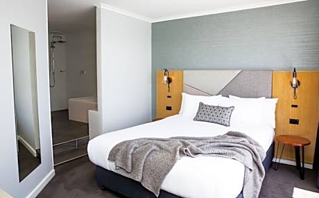 Deluxe Suite with Sea View