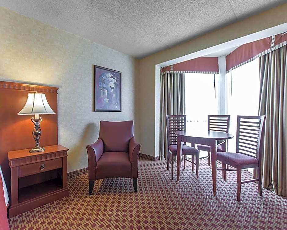 Quality Inn & Suites Bay Front