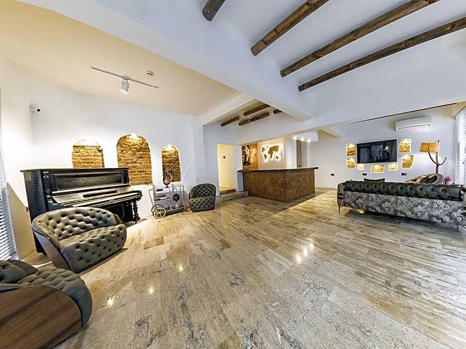 Gran Via Alsancak ( Boutique Hotel )