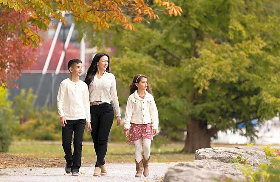 Holiday Inn Oakville Centre By IHG