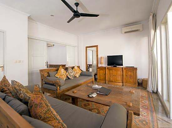 Bali Court Hotel & Apartment