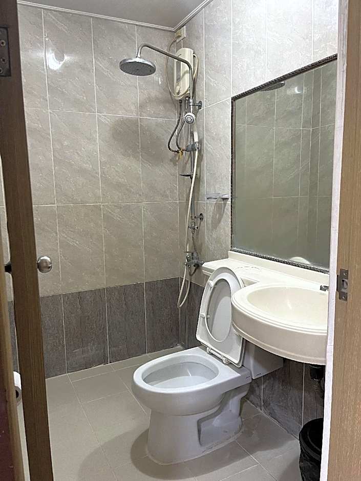 Jun and Helen Hotel and Restaurant