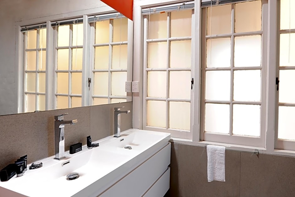 The Stirling Arms Hotel