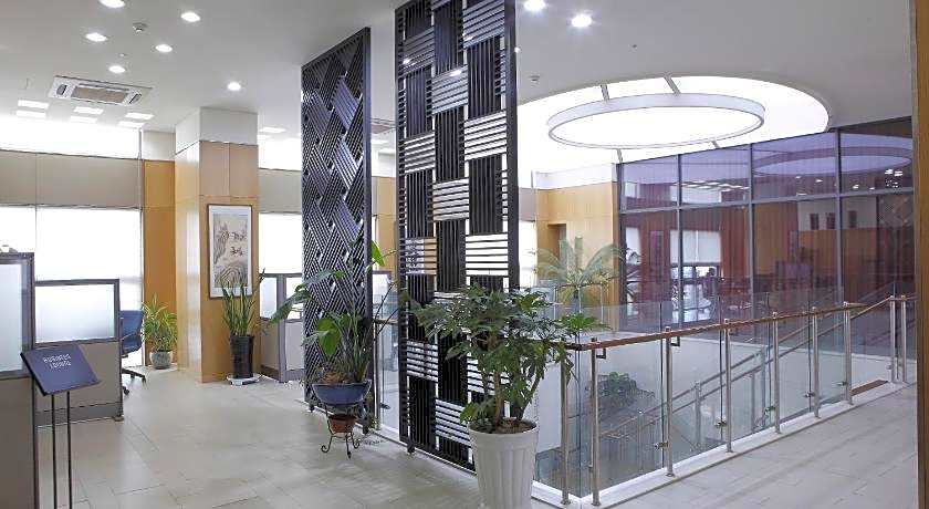 Ramada by Wyndham Dongtan Hotel