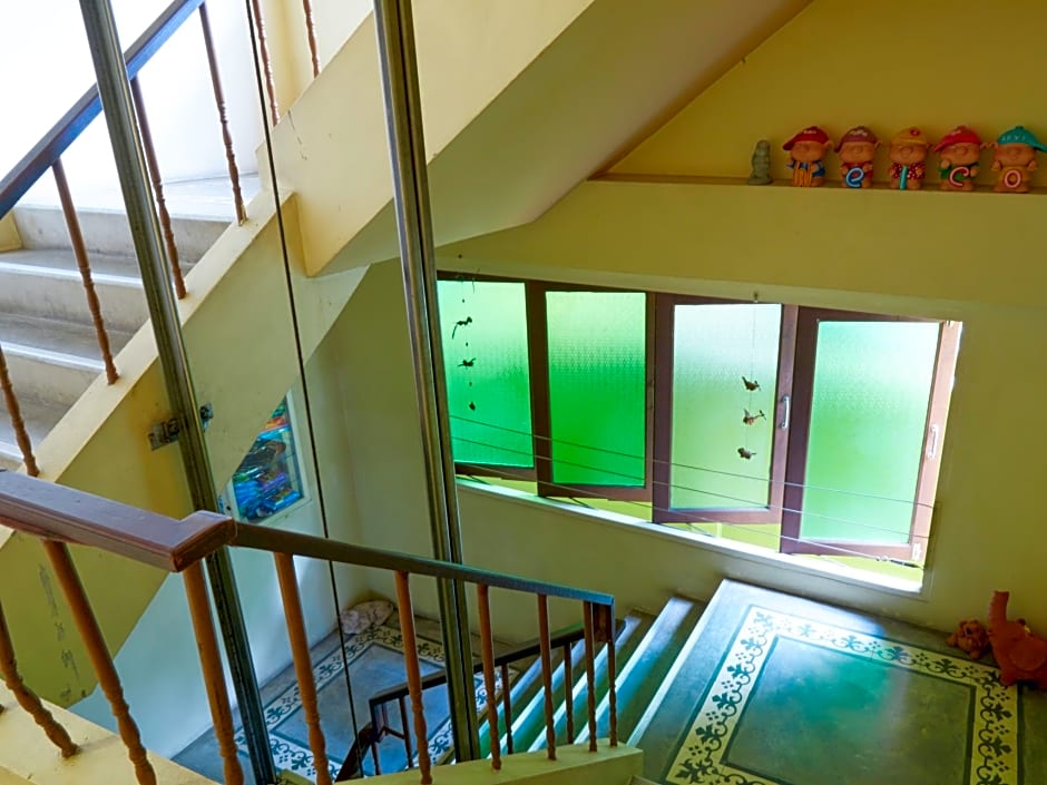 Roof View Place Hotel