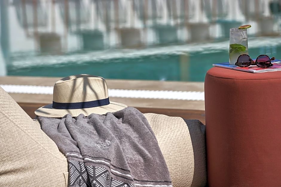 Minois Sugarcube Suites