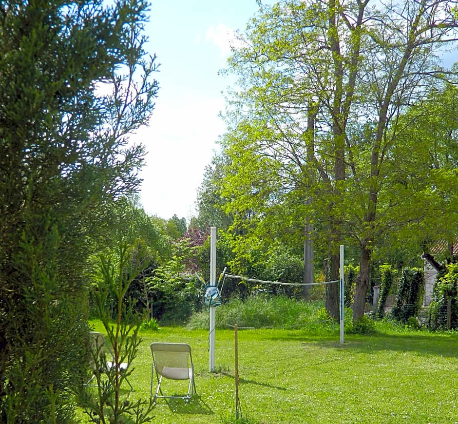 Chambres d'Hôtes L'Ostal de Pombonne