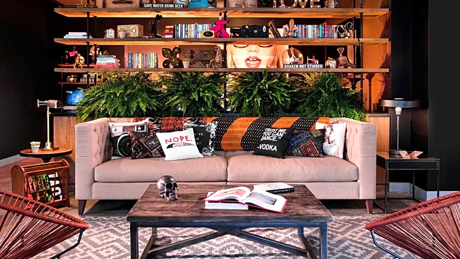 Moxy New Orleans Downtown/French Quarter, A Marriott Hotel