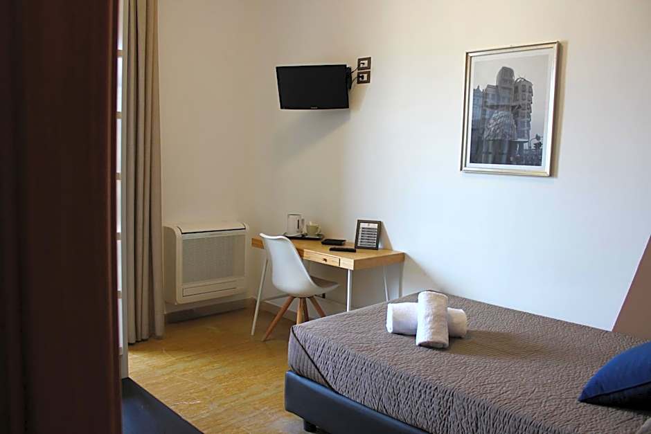 Foto 1 de 6 de Small Double Room