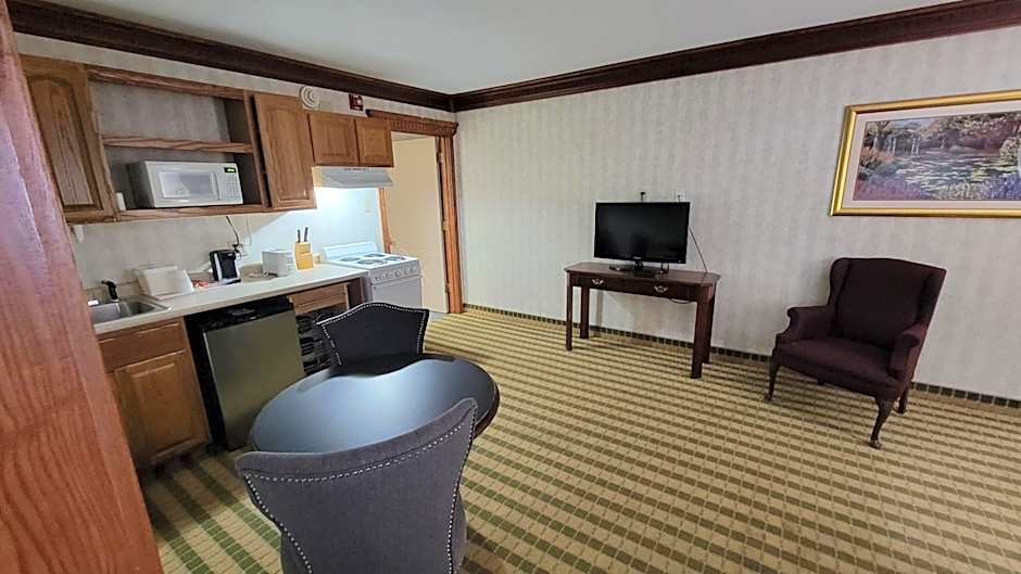 Ramada by Wyndham Saginaw Hotel & Suites