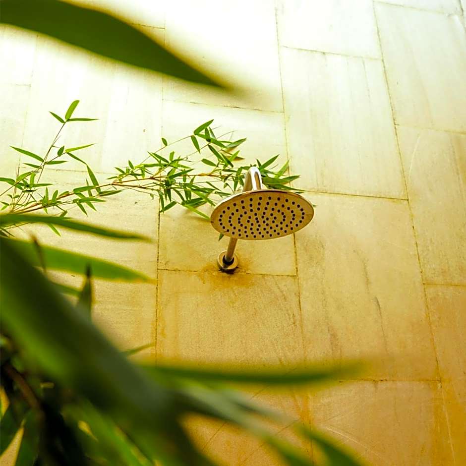 Kini Resort - Oceanfront Bamboo Eco Lodges