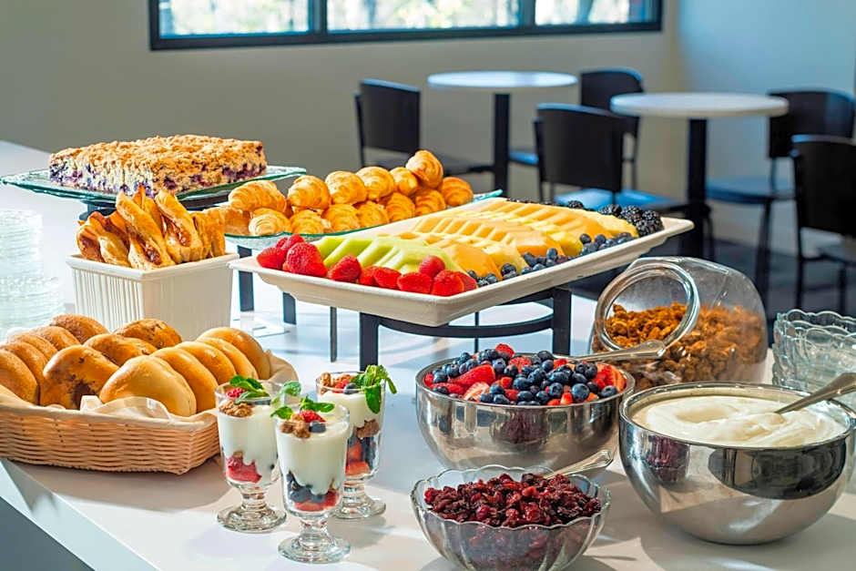 The Four Points by Sheraton Norwood Conference Center